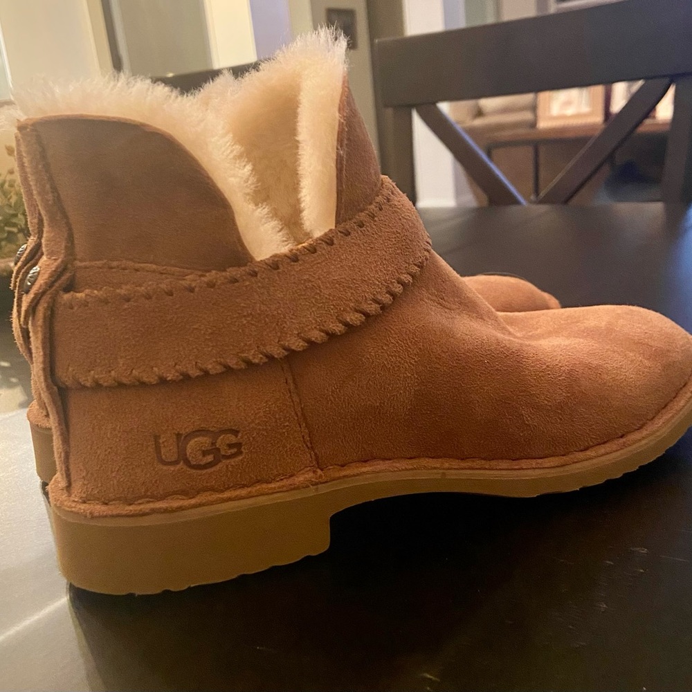 Women’s Ugg McKay Boot in Chestnut. Size 7.5.